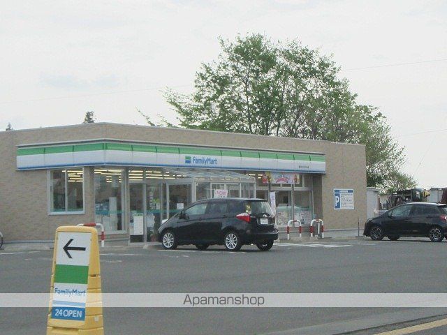 コンビニ　ファミリーマート（コンビニ）まで488m