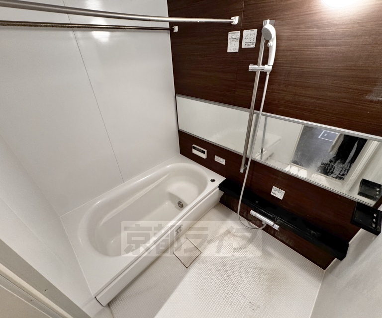 バス・シャワールーム　ゆったりできる広い浴槽。