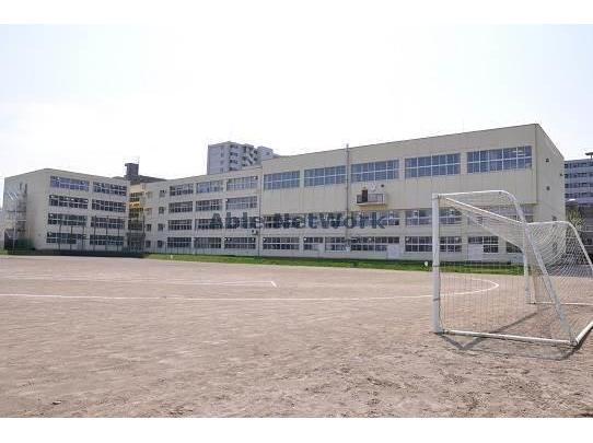 中学校　札幌市立北辰中学校（中学校）まで1061m