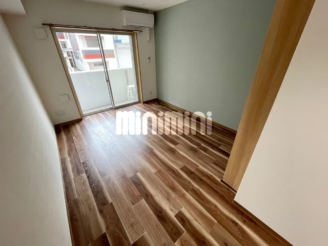 居室・リビング　１０２号室の写真です。