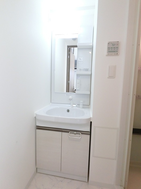 洗面設備　※室内は現況を優先します