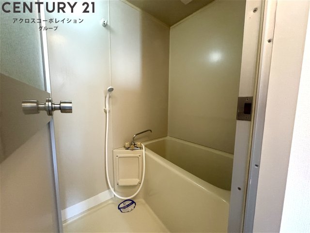 バス・シャワールーム　シンプルで清潔感のある浴室です♪