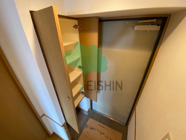 玄関　下駄箱もしっかりついてます！