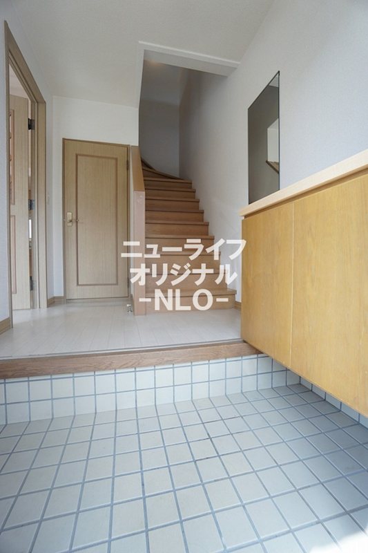 玄関　ベビーカーを置くこともできる広々とした玄関ホールです☆