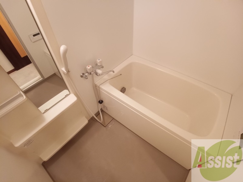 バス・シャワールーム　お風呂になります。一日の疲れを癒してくださいね。