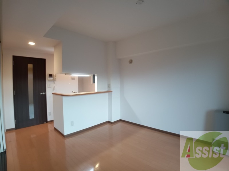 居室・リビング　広くてきれいなリビングです！快適に過ごせそうですね。