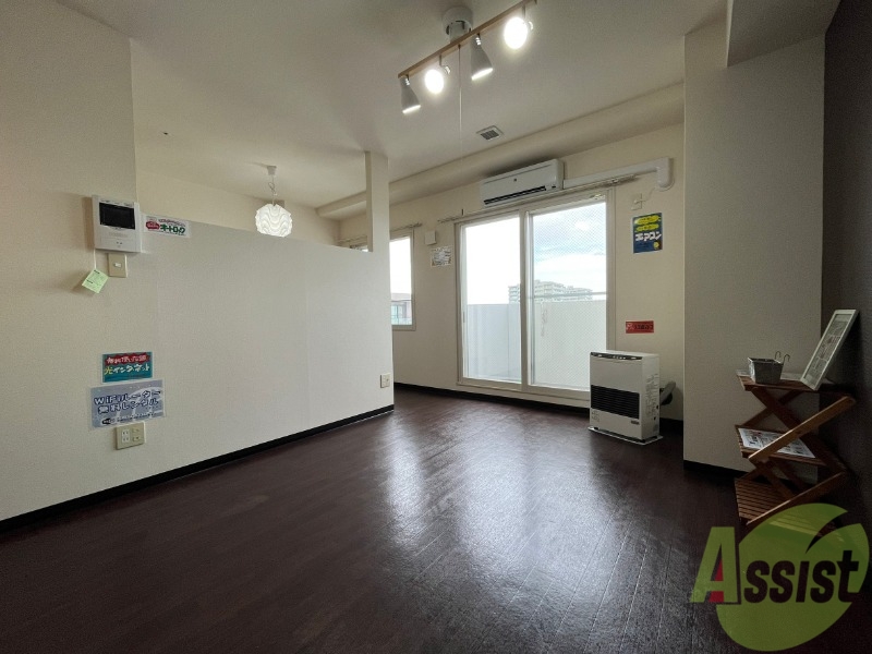 居室・リビング　広くてキレイなお部屋が広がっていて、充実した生活が送れそう。