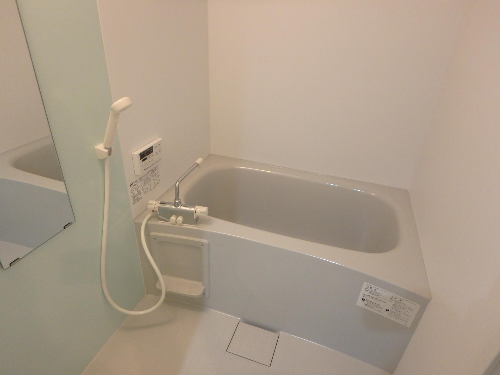 バス・シャワールーム　追い焚き付きのお風呂です