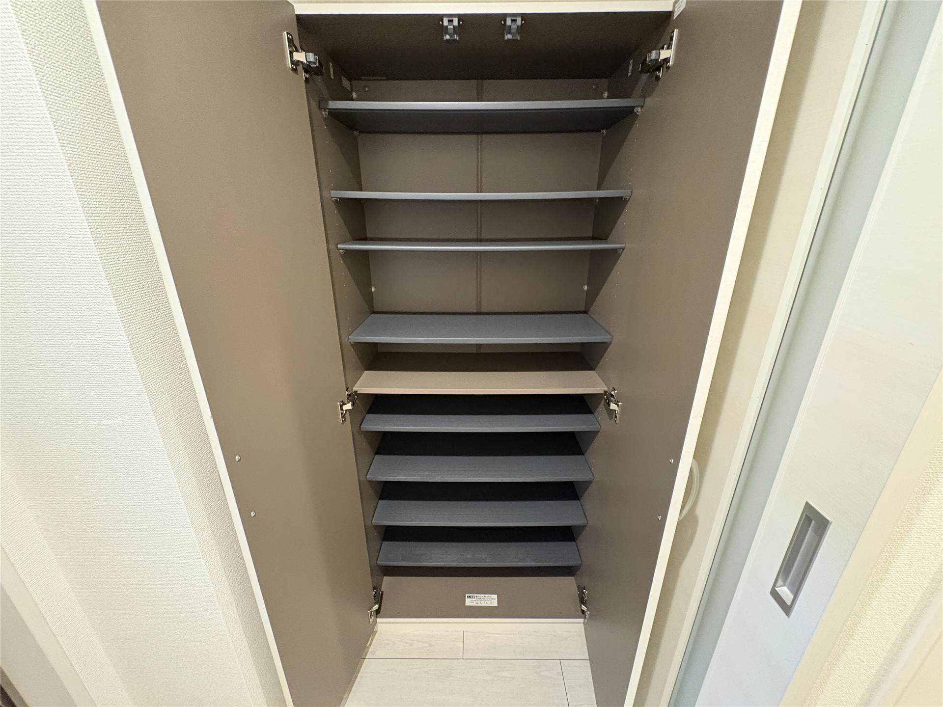 玄関　大容量のシューズボックス付きの玄関です