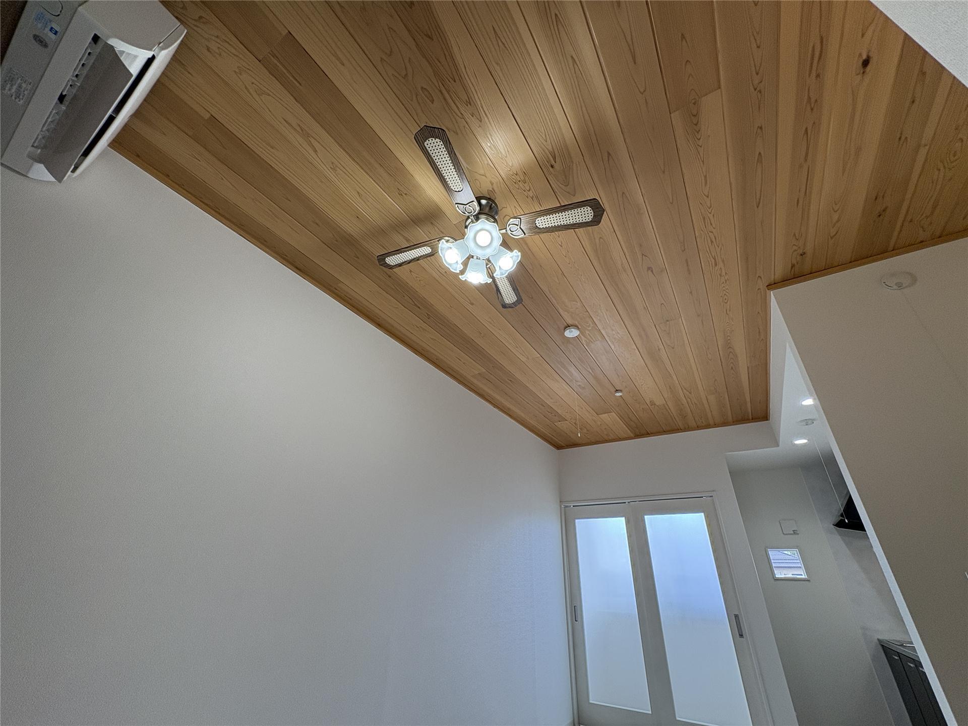 その他設備　シーリングファン付きで室内の空気を循環できます