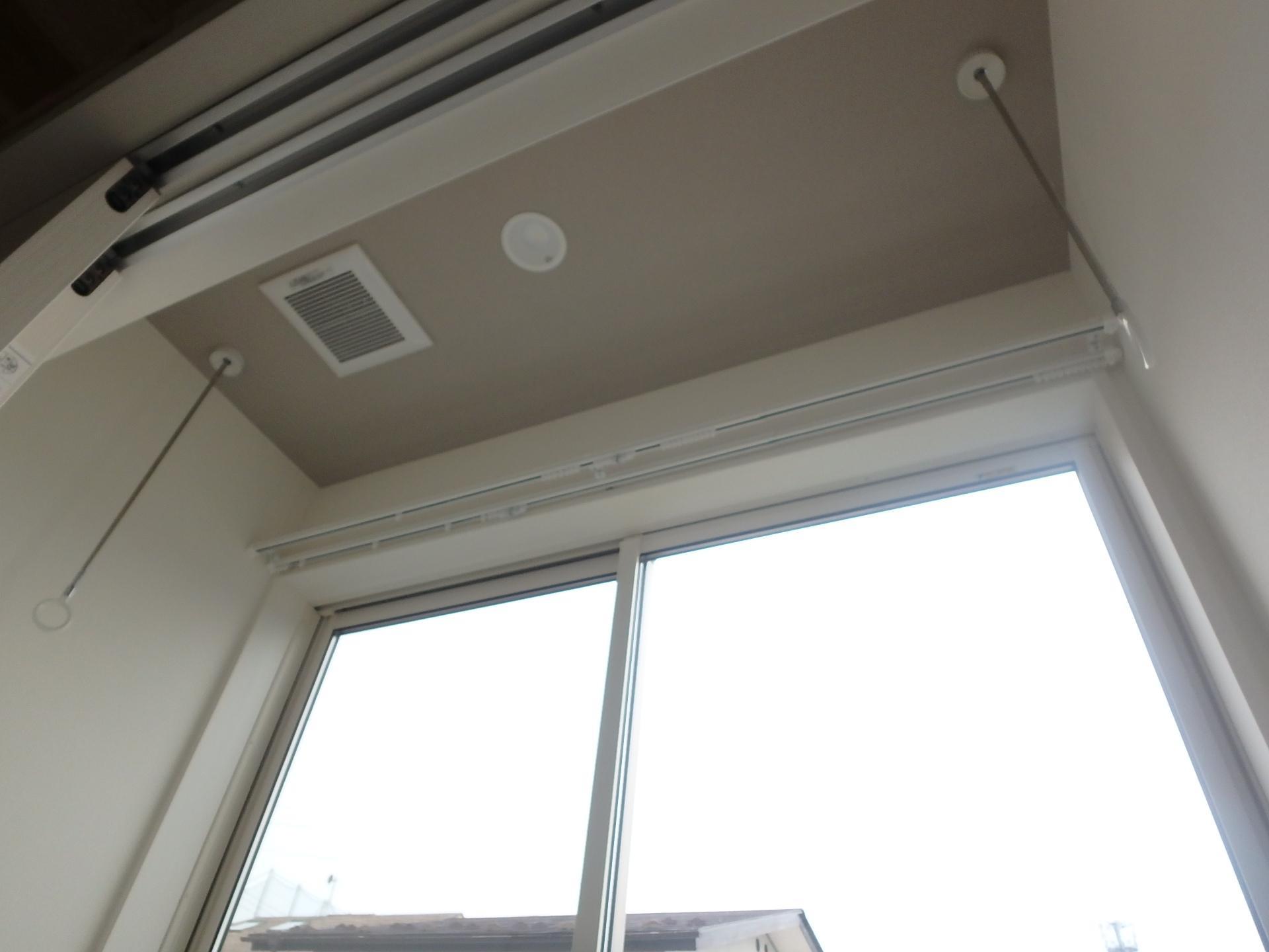 バルコニー　サンルーム付きで天候に左右されず洗濯物が干せます