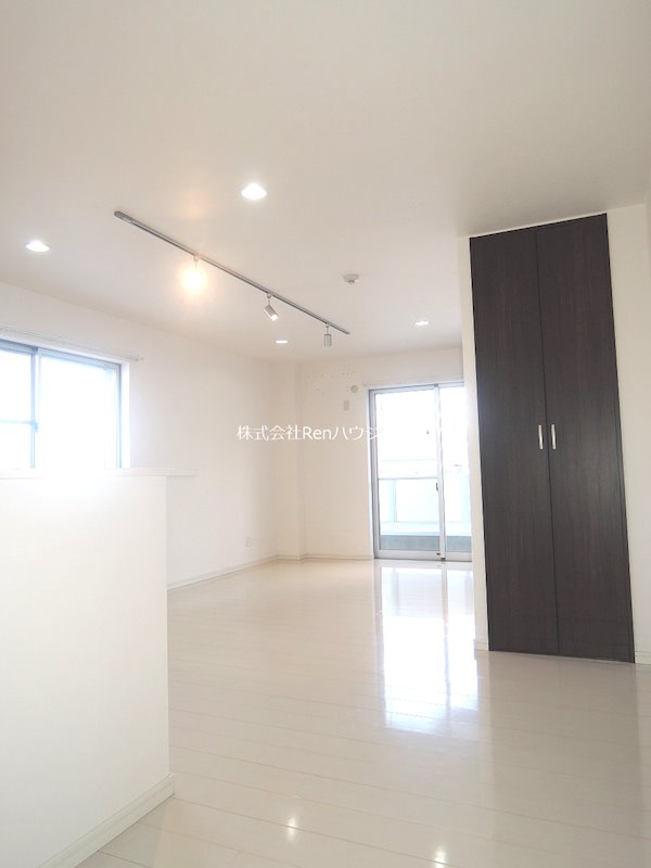 居室・リビング　同タイプの写真です。