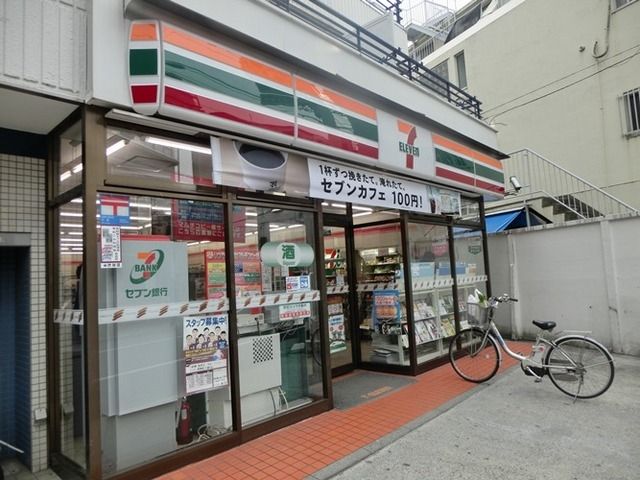 コンビニ　セブンイレブン（コンビニ）まで52m