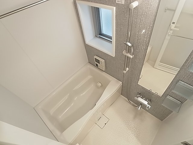 バス・シャワールーム　２人でも十分入浴できる広々なお風呂です