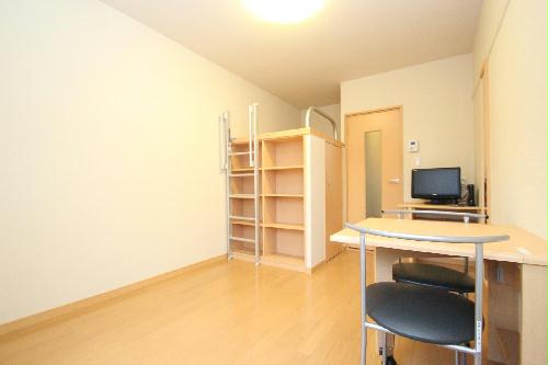 居室・リビング　同じタイプのお部屋の写真です。