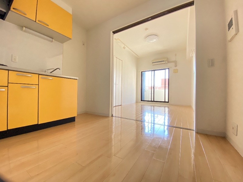 居室・リビング　これまた、明るいお部屋ですねー。