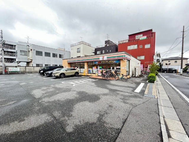 コンビニ　セブンイレブン足立西新井６丁目店（コンビニ）まで351m