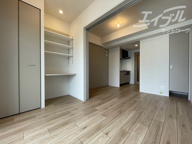 居室・リビング　広々としたリビングルームになります。