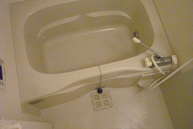 バス・シャワールーム　追い焚き機能付きのお風呂