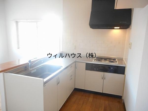 キッチン　３口コンロ付きシステムキッチン！