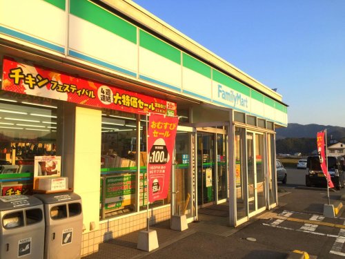 コンビニ　ファミリーマート 出石川原店（コンビニ）まで289m