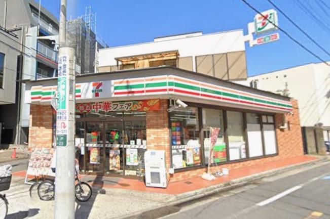 コンビニ　セブンイレブン（コンビニ）まで110m