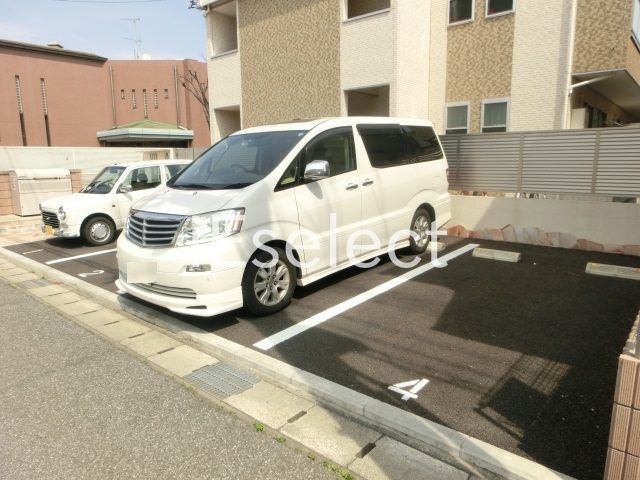 駐車場　敷地内の駐車場あります