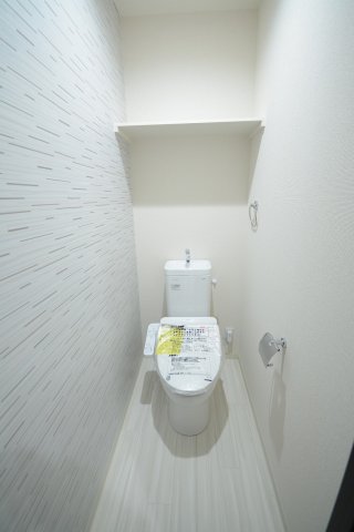トイレ　別号室画像。ご参考下さい