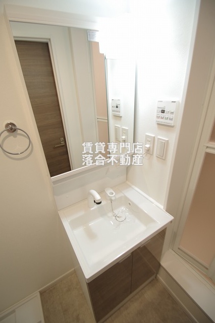 洗面設備　独立洗面化粧台付き