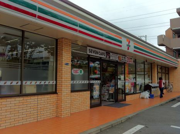 コンビニ　セブンイレブン 横浜荏田南1丁目店（コンビニ）まで240m