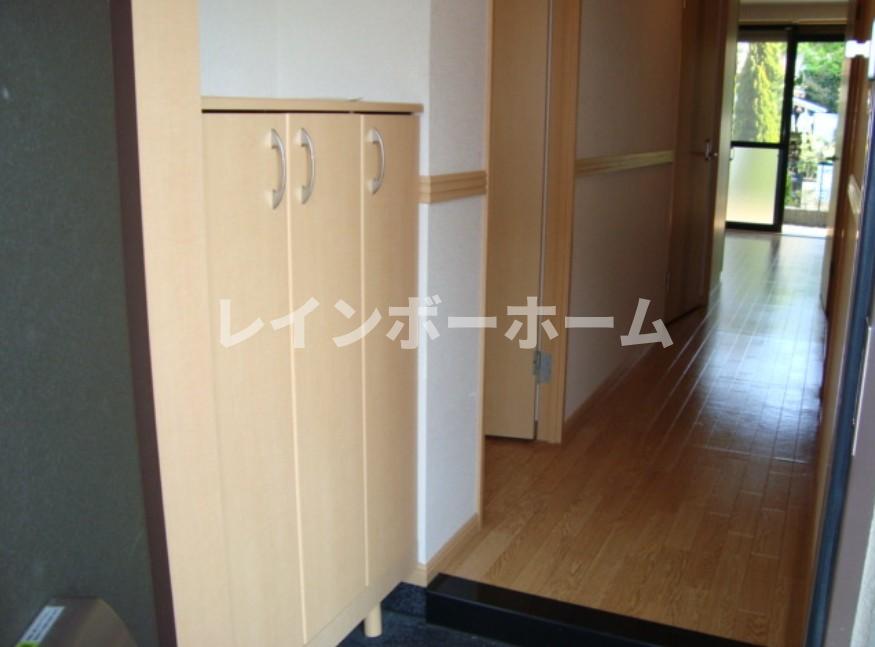 玄関　収納もある玄関です