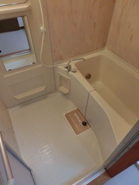 バス・シャワールーム　同建物同タイプ住戸参考写真です