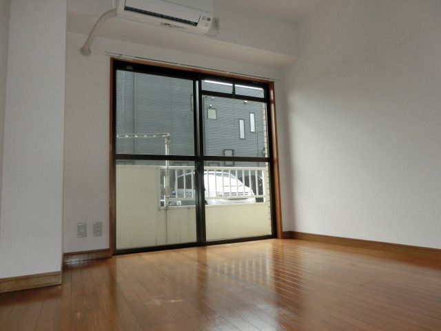 居室・リビング　同建物同タイプ住戸参考写真です