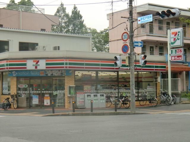 コンビニ　セブンイレブン（コンビニ）まで247m