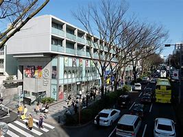 ショッピングセンター　表参道ヒルズ（ショッピングセンター）まで425m