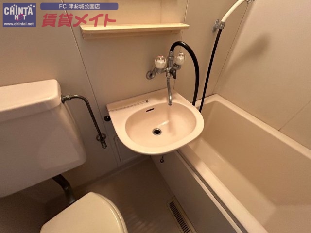 洗面設備　同型参考写真