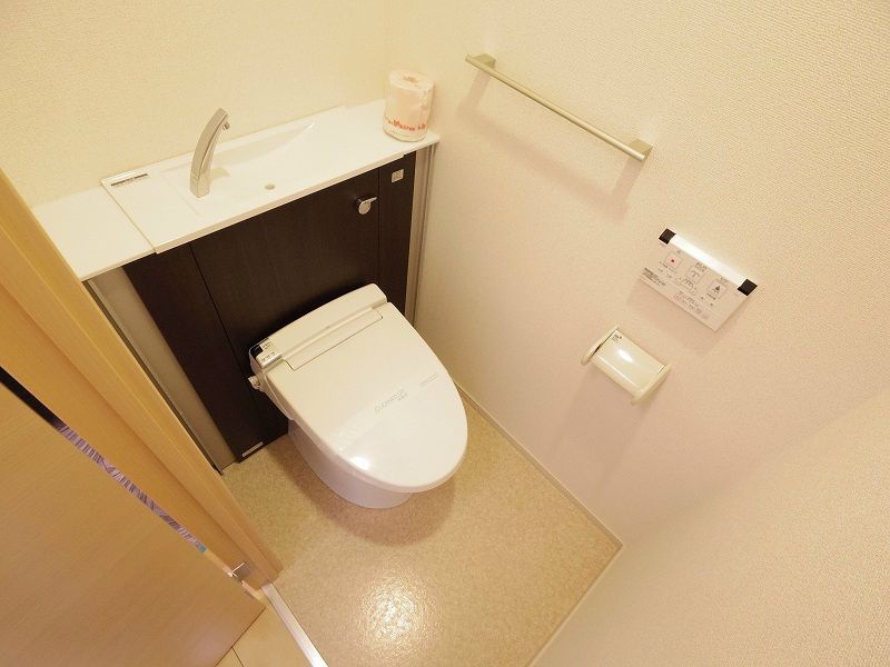 トイレ　※同仕様写真です