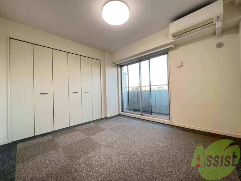 その他部屋・スペース　６．４帖の洋室です。おやすみはこちらで。