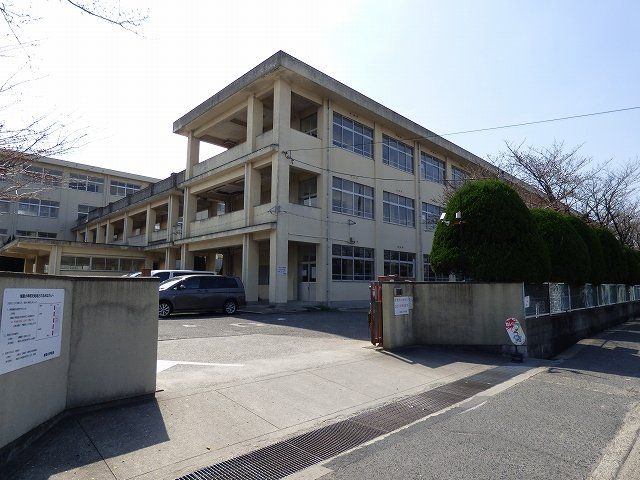 小学校　加古川市立鳩里小学校（小学校）まで780m