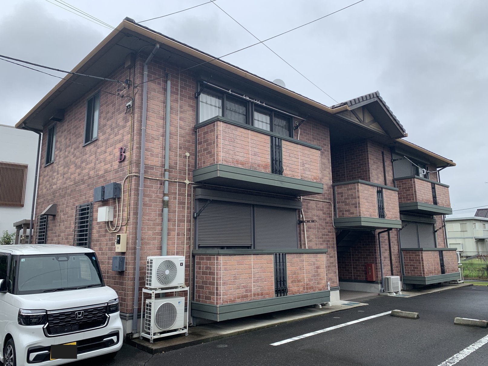 建物外観　南向きで日当たり良好　角部屋　インターネット無料