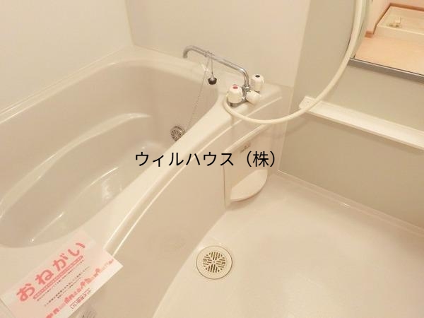 バス・シャワールーム　浴室乾燥機、追い焚き機能付きバス！