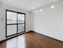 居室・リビング　清潔感のあるフローリングのお部屋です。