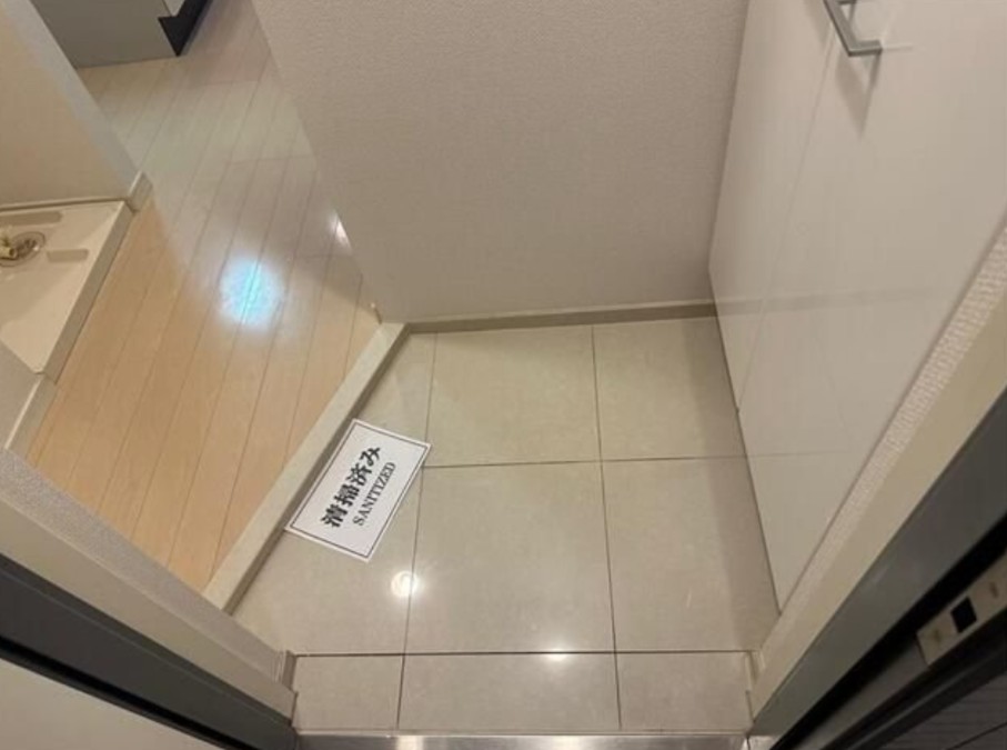 玄関　※別部屋参考写真