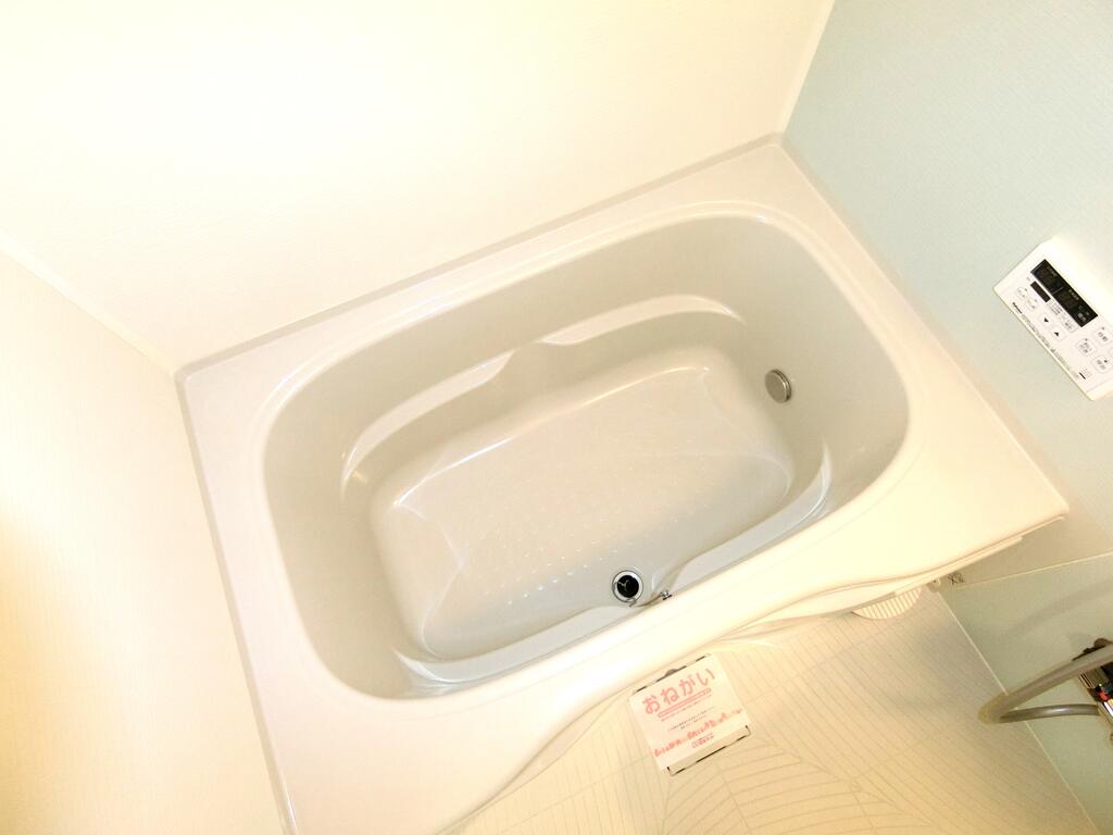 バス・シャワールーム　同型物件の写真、配色に違いあり