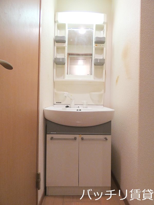 洗面設備　同型タイプの写真となります　現状優先