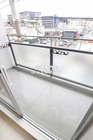 バルコニー　バルコニー付きで採光＆風通し良好！