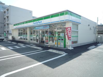 コンビニ　☆ファミリーマート 小倉真鶴店（コンビニ）まで180m