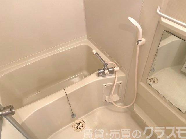 バス・シャワールーム　キレイにリフォームされています♪