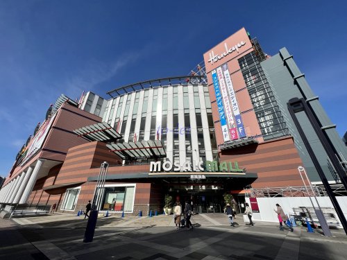 ショッピングセンター　モザイクモール港北（ショッピングセンター）まで711m