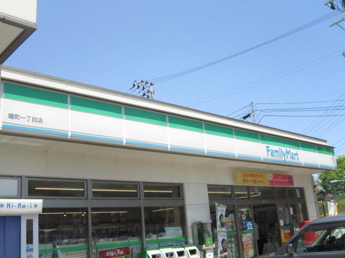 コンビニ　フォミリーマート堤町一丁目（コンビニ）まで600m